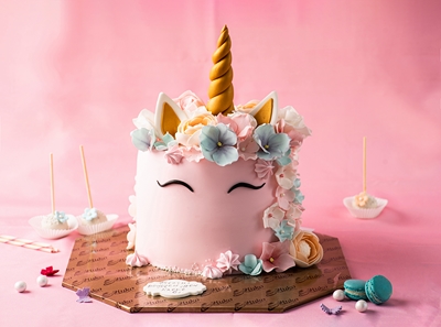 Детска Торта Еднорог със Сини Цветя - D16