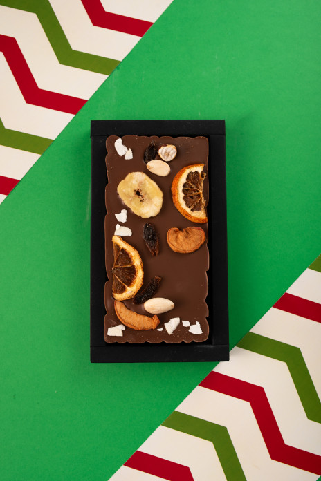 Млечен белгийски шоколад със сушени плодове