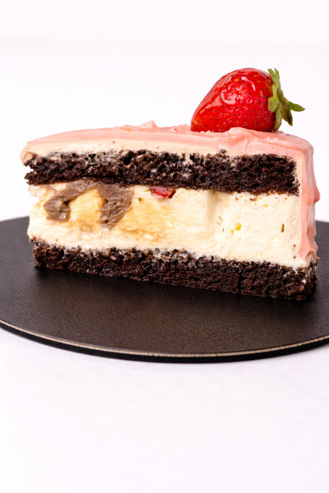 Маскарпоне с Накъсан Шоколад и Ягоди 