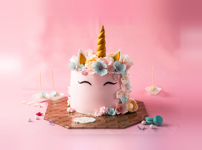 Детска Торта Еднорог със Сини Цветя - D16