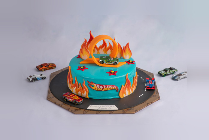 Детска Торти Хот Уийлс - D61